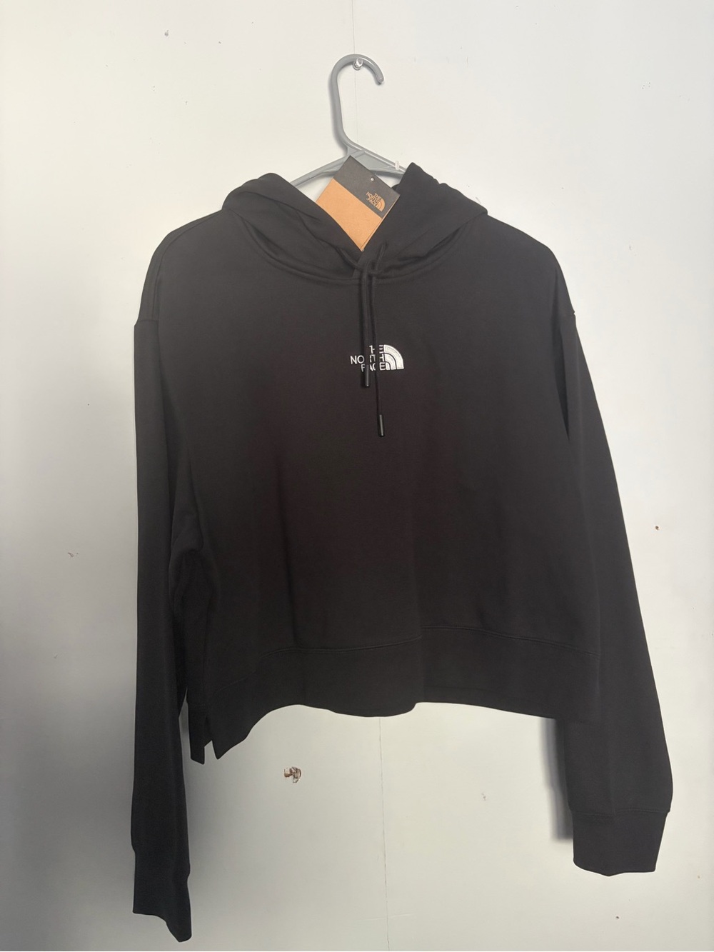WOMEN'S ESSENTIAL CROPPED HOODIE